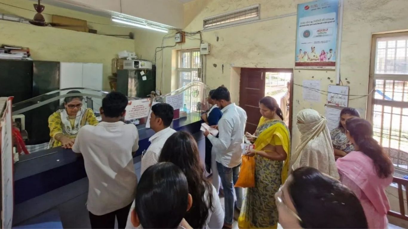 टपाल विभागाचा सर्व्हर डाऊन! वडगाव मावळमध्ये राखी पाठवणाऱ्या बहिणींचा हिरमोड