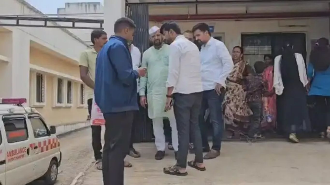 Pune Khed Accident : कुंडेश्वर दर्शनाला जाताना भीषण अपघात, ३ महिलांचा मृत्यू, ३० पेक्षा जास्त जखमी