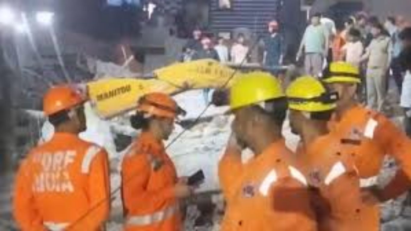 कांदिवलीत चार मजली इमारत कोसळली; बीएमसीच्या तत्परतेमुळे जीवितहानी टळली