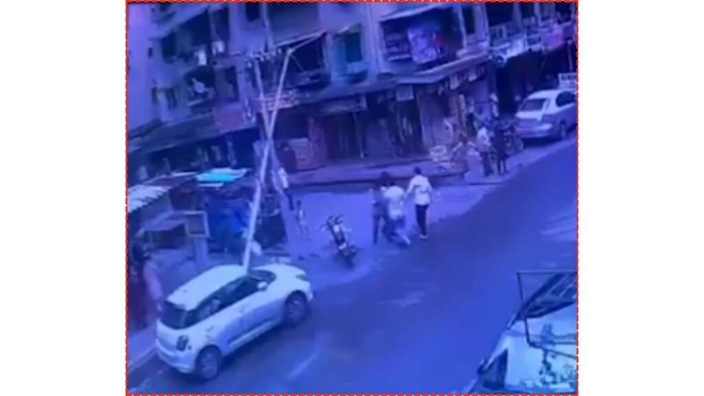 वसईमध्ये धक्कादायक प्रकार! चिमुकल्याच्या अंगावर पडला विजेचा पोल, थोडक्यात बचाव