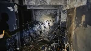 पुण्यात भीषण आग: टीव्हीएस सर्व्हिस सेंटरमध्ये 60 दुचाकी गाड्या जळून खाक