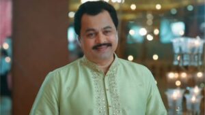 सुबोध भावे यांच्या गणपती देखाव्यातून दिला अनोखा संदेश – “आई वडिलांना सांभाळा”