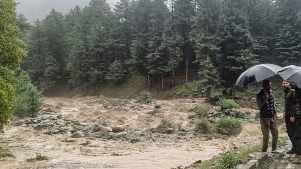 वैष्णोदेवी मार्गावर भूस्खलन, जम्मूच्या दोडा जिल्ह्यात ढगफुटी; 30 जणांचा बळी