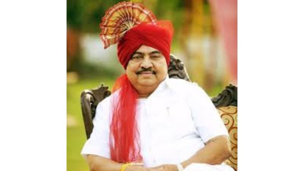 महागाईपासून दिलासा मिळावा; गणरायाला खडसेंची प्रार्थना