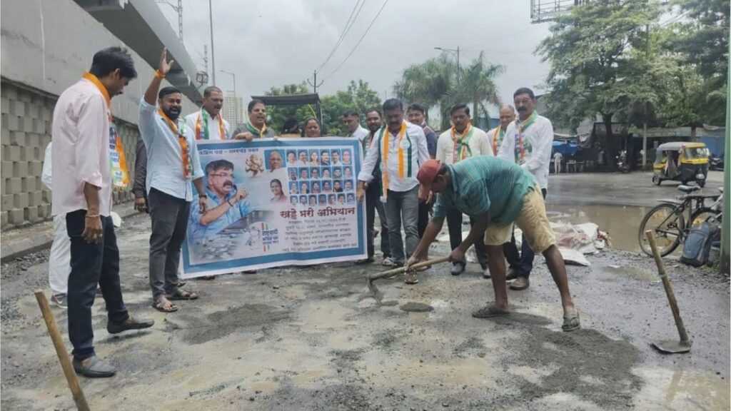 घोडबंदर रोडवरील खड्ड्यांवर शरद पवार गटाचे आंदोलन, नागरिकांच्या सुरक्षिततेसाठी अनोखी कृती