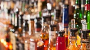 महाराष्ट्रात नवे मद्य परवाने वाटप; राजकीय नेत्यांच्या नातेवाईकांना मोठा लाभ