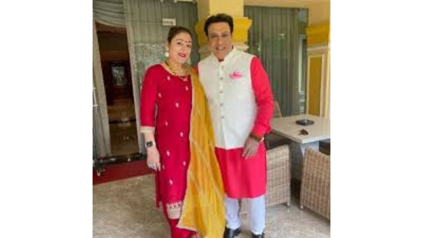 गोविंदा आणि पत्नी सुनीता आहुजा एकत्र; घटस्फोटाच्या अफवांवर गणेशोत्सवात विराम