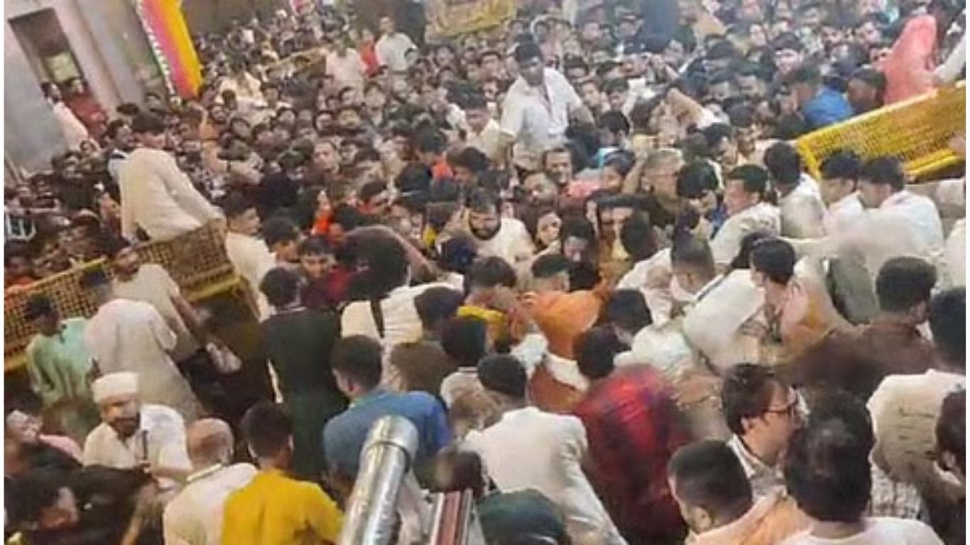 लालबागच्या राजाच्या नगरीत भाविकांची प्रचंड गर्दी; राजकीय नेते आणि सेलिब्रिटी दर्शनासाठी