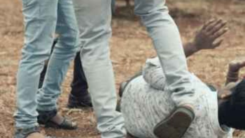 शिक्रापूर पोलिस स्टेशनला धक्कादायक मारहाण प्रकरण; मद्यधुंद युवकांनी पेट्रोलपंप कामगारांवर हल्ला केला