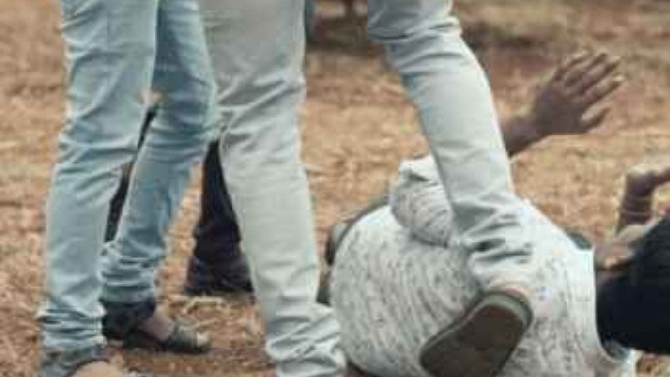 शिक्रापूर पोलिस स्टेशनला धक्कादायक मारहाण प्रकरण; मद्यधुंद युवकांनी पेट्रोलपंप कामगारांवर हल्ला केला