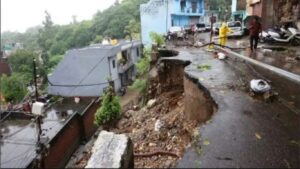 वैष्णो देवी भूस्खलनात 30 मृत; यात्रा स्थगित, भाविकांना सतर्कतेचा इशारा