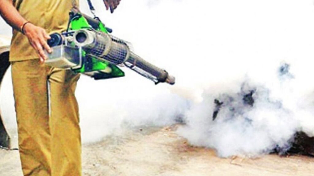 आझाद मैदानात डासांचा प्रादुर्भाव वाढला, महानगरपालिकेकडून धुराची फवारणी सुरू