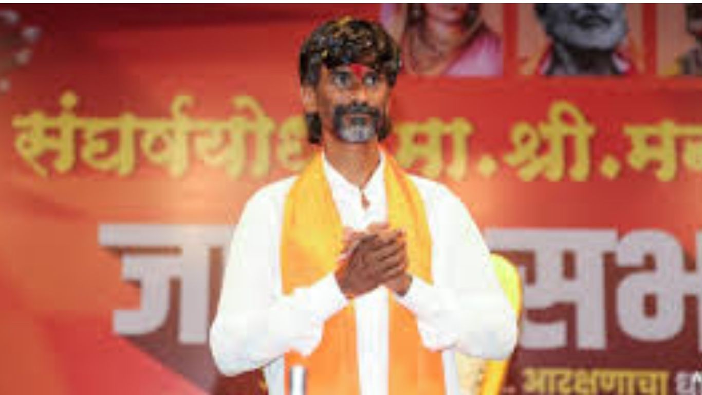 मराठा आरक्षणावर तोडगा? माजी न्यायमूर्तींसह सरकारचे शिष्टमंडळ आझाद मैदानावर