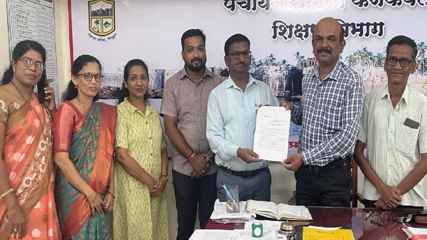 सिंधुदुर्गात कंत्राटी तंत्रज्ञांचे कामबंद आंदोलन; मारहाणीच्या घटनेनंतर संताप