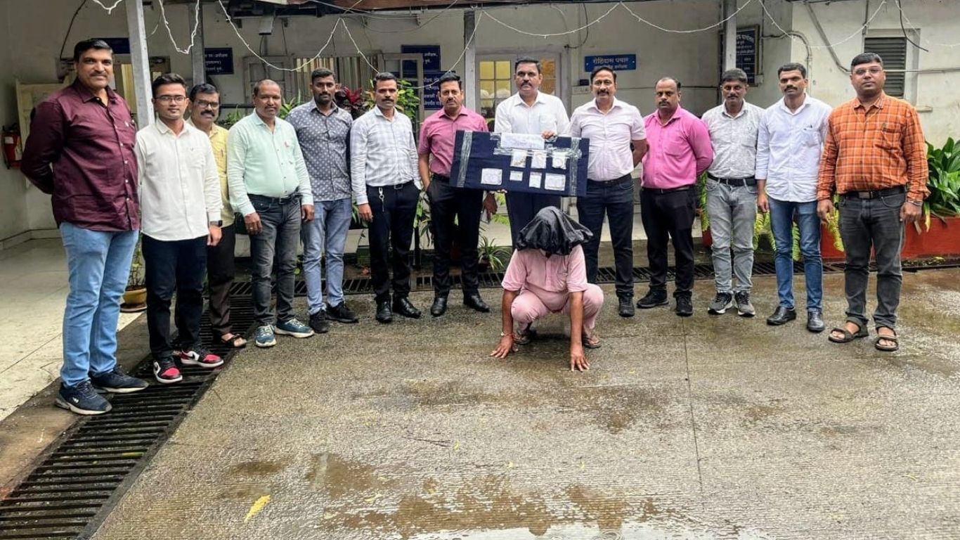 Pune Lohmarg Police | रेल्वे प्रवासी महिलेकडून दागिने चोरणारा चोरटा दिल्लीत जेरबंद, पुणे-मिरज रेल्वे स्थानकातील गुन्ह्यांचा तपास उघड