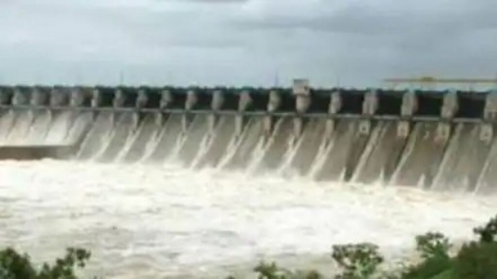 गोसेखुर्द धरणाचे ३३ पैकी २ दरवाजे पूर्ण उघडले; वैनगंगा नदीत १.४१ लाख क्युसेक विसर्ग