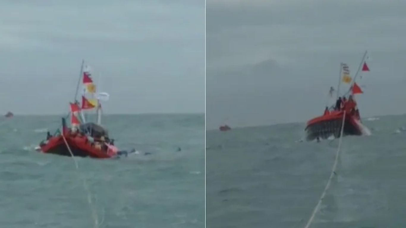 Palghar News: वादळी समुद्रात 3 बोटी बुडाल्या, 8 मच्छीमार वाचवले; 16 बोटींनी आश्रय घेतला