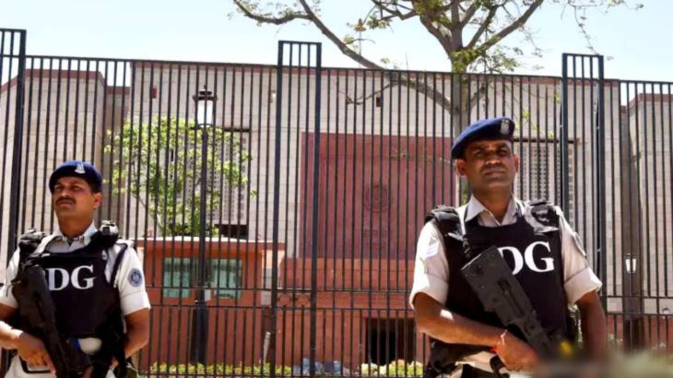 Parliament Security Breach: संसद भवनात घुसखोरी, सुरक्षा व्यवस्थेवर गंभीर प्रश्नचिन्ह