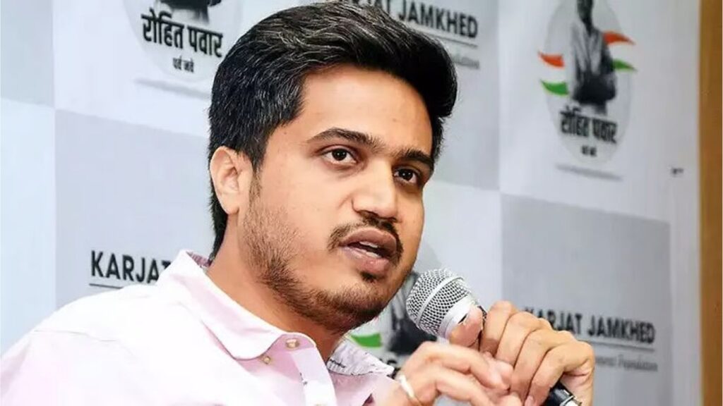 केंद्र सरकार देशाचे आहे की गुजरातचे?; आमदार रोहित पवारांचा केंद्रावर सवाल