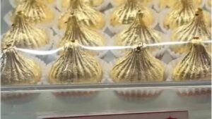 नाशिकमध्ये २० हजार रुपये किलोचा सुवर्ण मोदक ठरला उत्सवाची खास आकर्षण