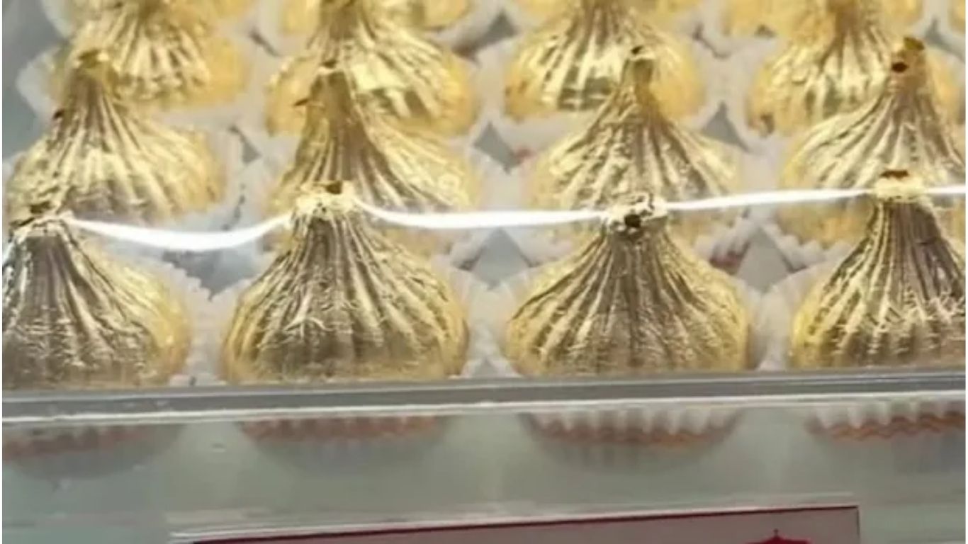 नाशिकमध्ये २० हजार रुपये किलोचा सुवर्ण मोदक ठरला उत्सवाची खास आकर्षण