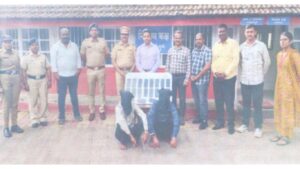 पुणे रेल्वे पोलिसांनी मंगळवार पेठेत दोन आरोपींना अटक करून २० मोबाईल फोन जप्त केले.