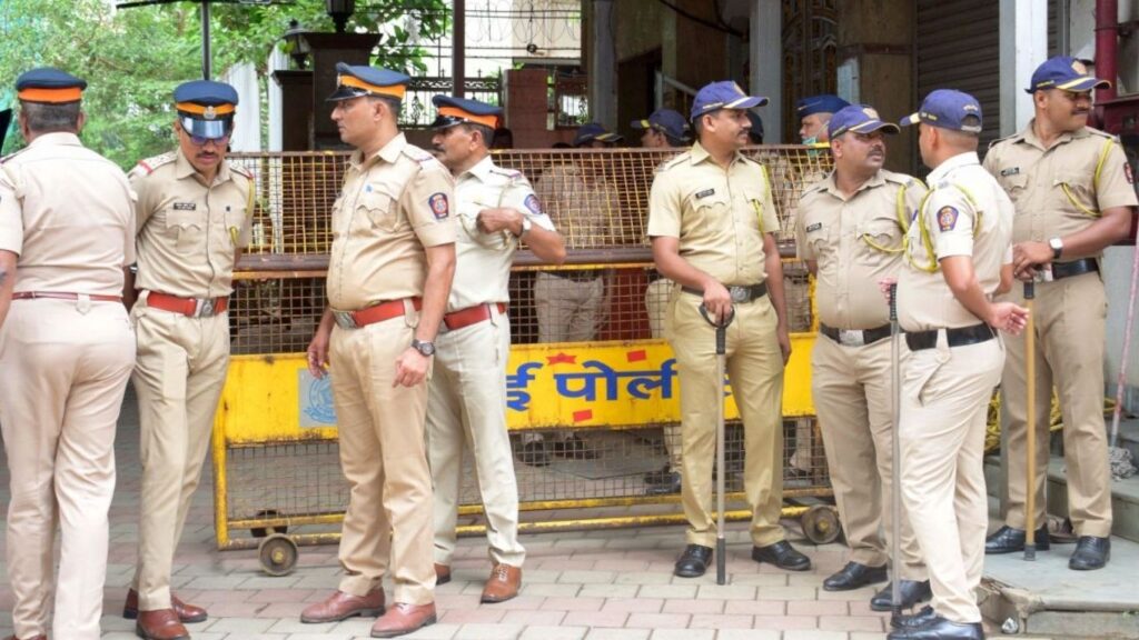 मुंबई पोलिसांना बॉम्बस्फोटाची धमकी; अनंत चतुर्दशीपूर्वी मोठा इशारा