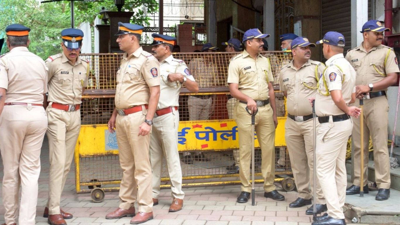 मुंबई पोलिसांना बॉम्बस्फोटाची धमकी; अनंत चतुर्दशीपूर्वी मोठा इशारा