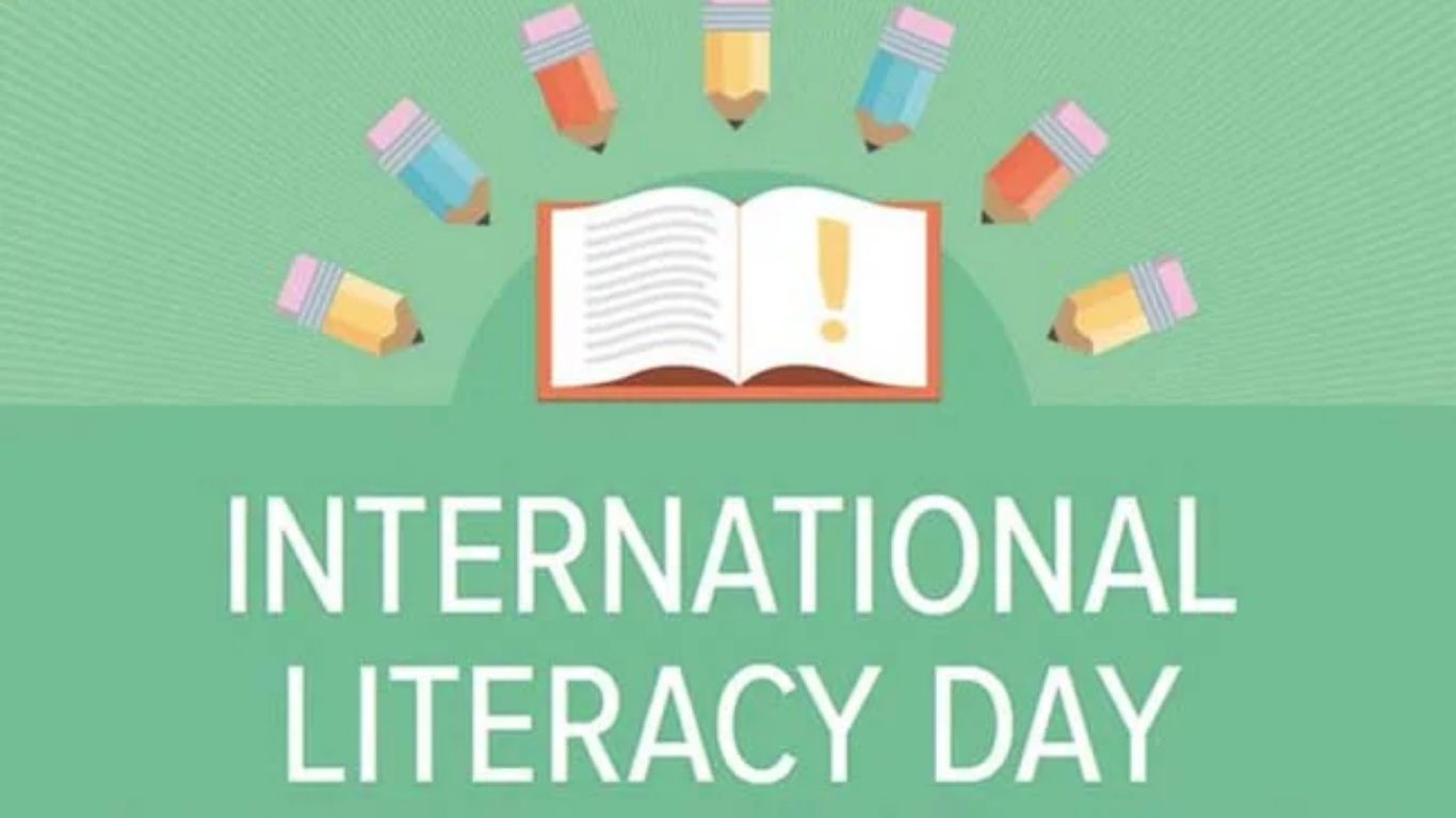८ सप्टेंबर रोजी आंतरराष्ट्रीय साक्षरता दिन साजरा होतो.