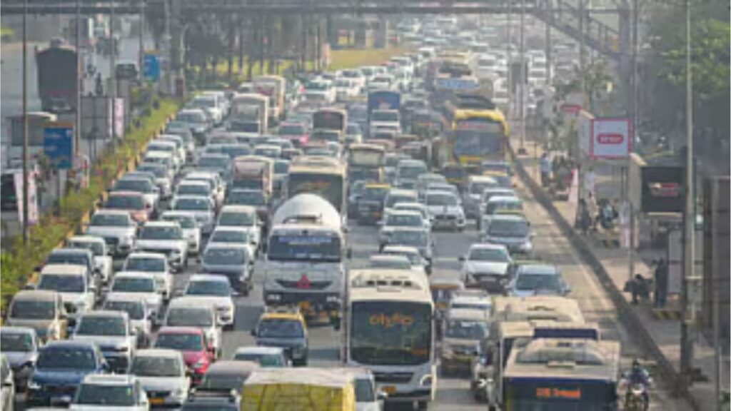 मुंबई कुर्ला सीएसटी रोडवर भीषण ट्रॅफिक जाम; ४ किमीपर्यंत वाहनांच्या रांगा