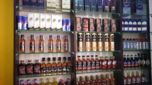 कल्याण पश्चिमेत बिअर शॉपचे बार अँड रेस्टॉरंटमध्ये रूपांतर; कायदा-सुव्यवस्थेवर प्रश्न