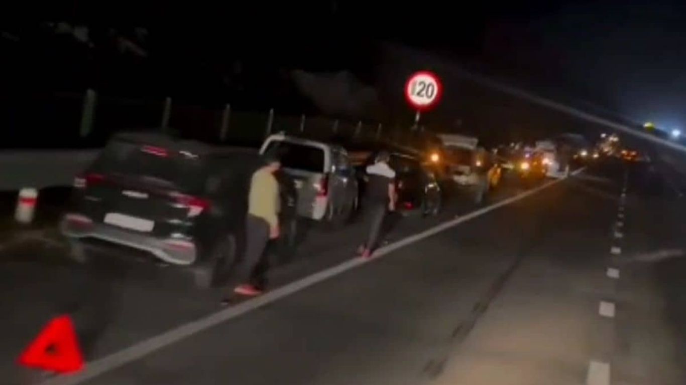 समृद्धी महामार्गावर मध्यरात्री अनेक गाड्या अचानक पंक्चर; खिळ्यांचे रहस्य उघड