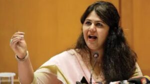 पंकजा मुंडे यांची मराठा समाजासाठी कुणबी प्रमाणपत्रावर श्वेतपत्रिका मागणी