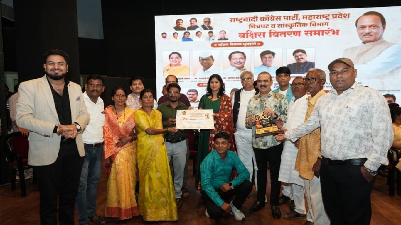 रितेश अढाऊ यांच्या 'बाप - हाच माझा गुन्हा' लघुपटास जिल्हास्तरीय प्रथम पारितोषिक