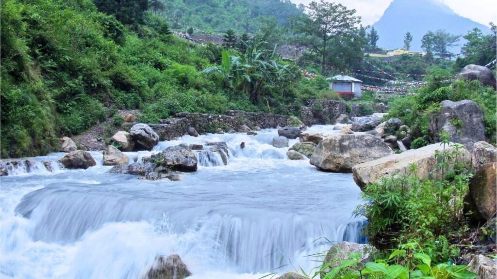 उत्तराखंडातील सहस्त्रधारा धबधबा: औषधी गुणधर्मांनी नटलेले निसर्गसौंदर्य