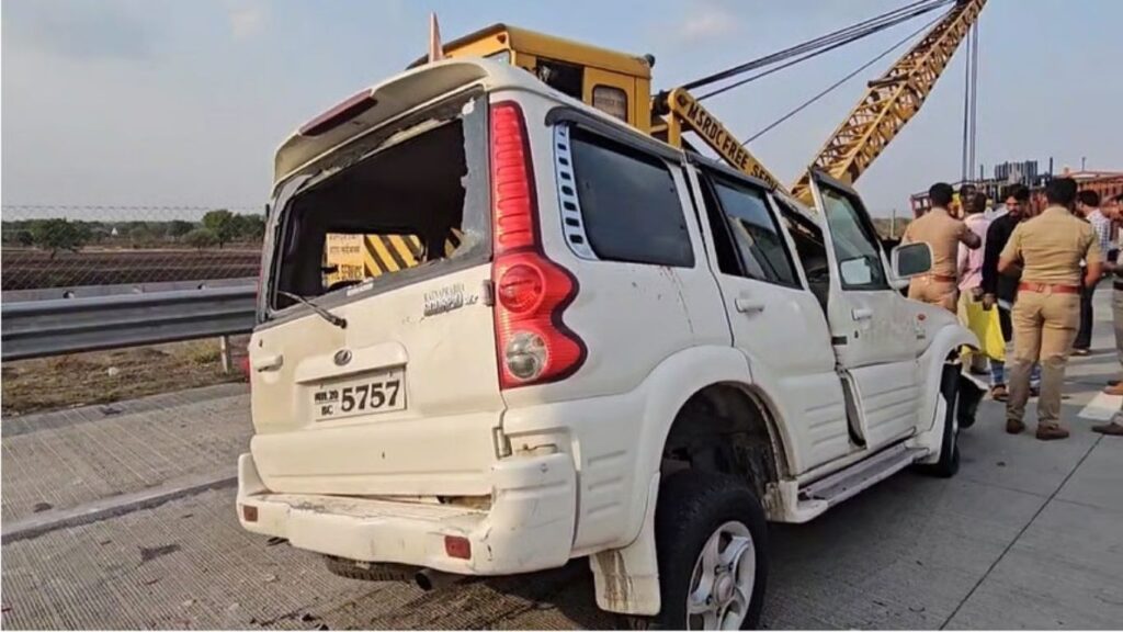 राष्ट्रीय महामार्ग ५३ वर भीषण अपघात; भरधाव कार ट्रेलरला धडकली, पाच जणांचा मृत्यू