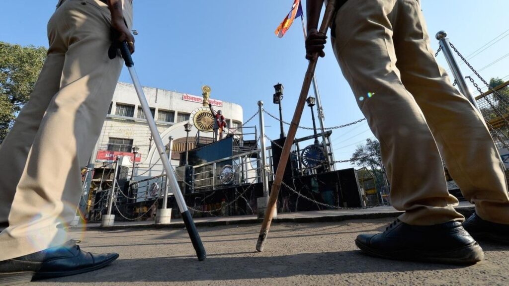 परभणी अतिवृष्टी मदत तुटपुंजी; स्वाभिमानी आंदोलनाने महामार्ग अडवला