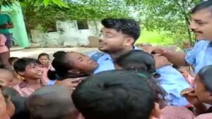 सोलापूर जिल्हा परिषद शाळेत 4 शिक्षकांच्या बदलीने विद्यार्थी रडले; निरोप समारंभात भावनिक क्षण