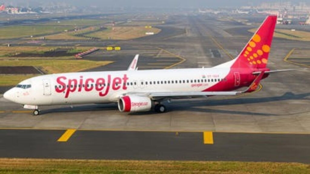 Pune News: SpiceJet विमानातील डाएट कोकमध्ये धातूचे तुकडे; प्रवाशाच्या घशाला इजा