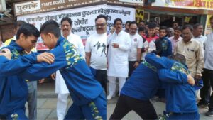 पुण्यात कुस्तीगीर महासंघाचं निषेध आंदोलन; आमरण उपोषणाची तयारी