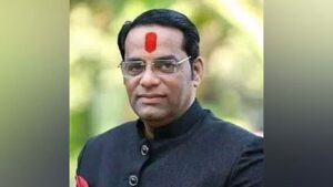 मुंबईत भाजप कार्यालयावर बॅनरबाजी; वैभव खेडकरचा जाहीर प्रवेश