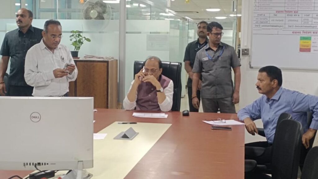 मंत्रिमंडळात पूरस्थितीचा आढावा; शेतकऱ्यांना तातडीची मदत सुरु