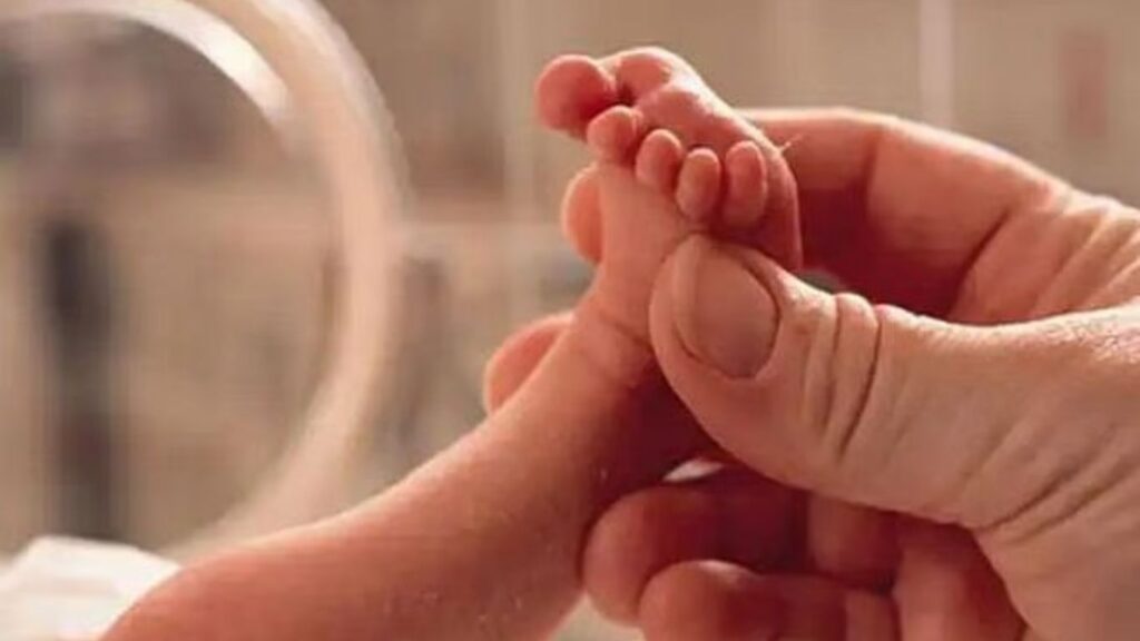 पुण्यात मुलगी जन्म दर फक्त ९११, तज्ज्ञांचा गंभीर लिंग असंतुलनाचा इशारा