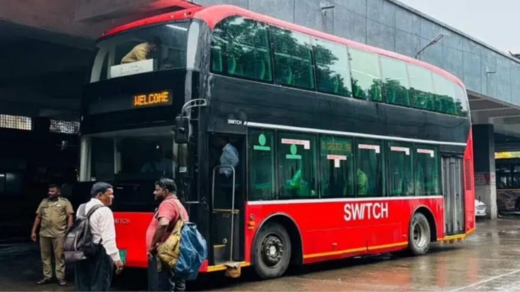 30 वर्षांनंतर पुन्हा पुण्यात डबल डेकर बस सेवा सुरू, जाणून घ्या मार्ग आणि वैशिष्ट्ये