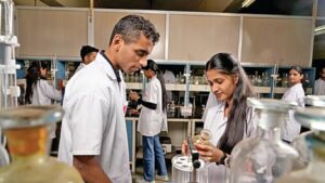 राज्यातील 89 फार्मसी महाविद्यालयांची मान्यता रद्द; तंत्रशिक्षण विभागाचा धाडसी निर्णय