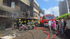 नालासोपारा पूर्वेत कपड्याच्या दुकानाला भीषण आग, दोन दुकाने जळून खाक