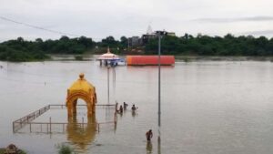 जालना पूर: वाढलेल्या गोदावरीमुळे गोंदेश्वर महादेव मंदिर पाण्याखाली