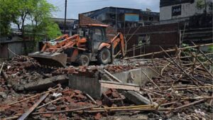 वसई-विरार अवैध बांधकाम माफिया: महापालिका कारवाई थांबवली, मंत्र्यांची हमी फसली