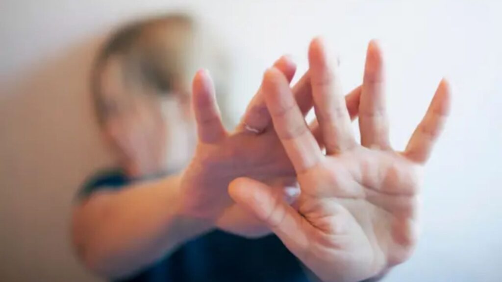 पुण्यातील तरुणीवर खोट्या बलात्काराच्या केसच्या धमकीद्वारे खंडणी उकळण्याचा गुन्हा