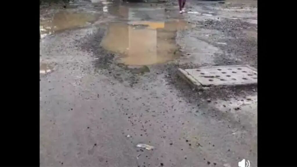 नवले पूल–सिंहगड रस्ता परिसरात सांडपाणी झाकणं तुटली, पाणी साचून अपघातांचा धोका वाढला